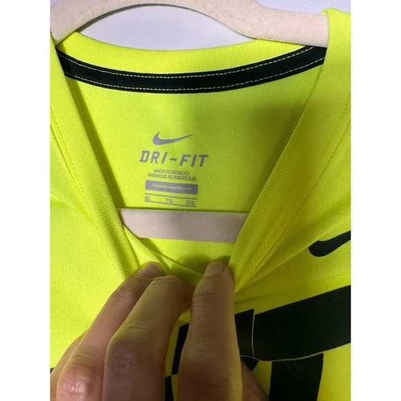 Nike men’s Bright Yellow Dry Fit T-shirt size XL Workout/Run/Gym Shirt fast Dry - Picture 3 of 7